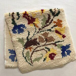 Pretty Latch Hook Rug Home Decor Decorative Handmade Vintage Floral Shillcraft